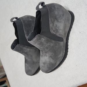 Ladies short boots